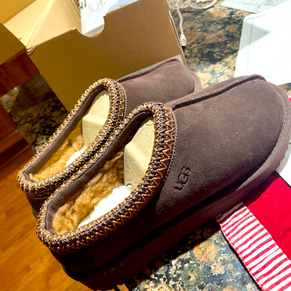 NIB Authentic Ugg Tasman slippers Women’s Size 6